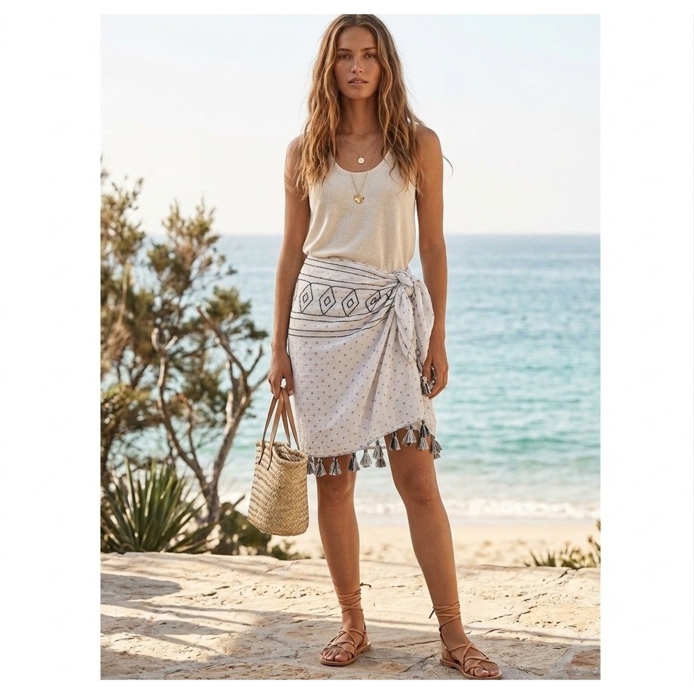 BCBGMAXAZRIA Wrap Skirt Sarong Women OS White Black Embroidered Good
